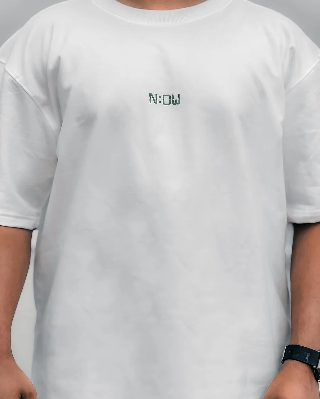 n_ow-oversized-white-back